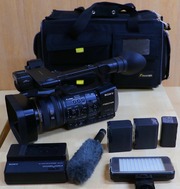 Продаю видеокамеру SONY HXR-NX3